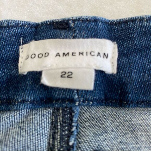 GOOD AMERICAN GOOD WAIST RAW HEM DENIM JEANS - Picture 10 of 11